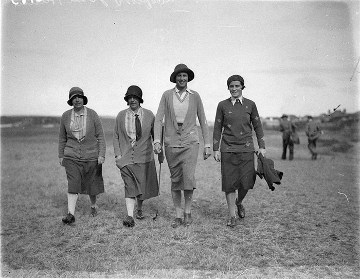 slnsw-10097-four-women-golfers-two-on-the-right-are-miss-odette-le-febre-and-6a0564-1024.jpg
