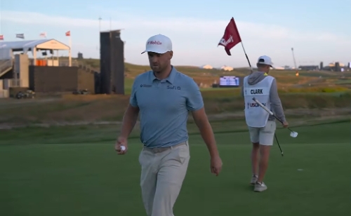 Clark diktálja a tempót Shinnecock Hillsen