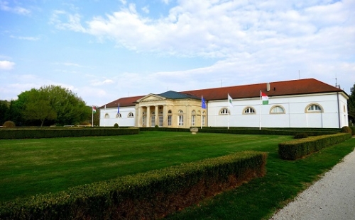 Kinyitott a Pannónia!