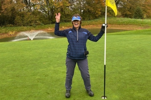 Kevesebb az esélye, mint a lottóötösnek – a 74 éves amatőr golfozónak mégis sikerült