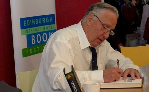 Elhunyt Frederick Forsyth, A Sakál napja szerzője
