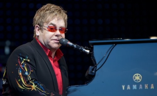 A Glastonbury fesztiválon búcsúzik el brit rajongóitól Elton John