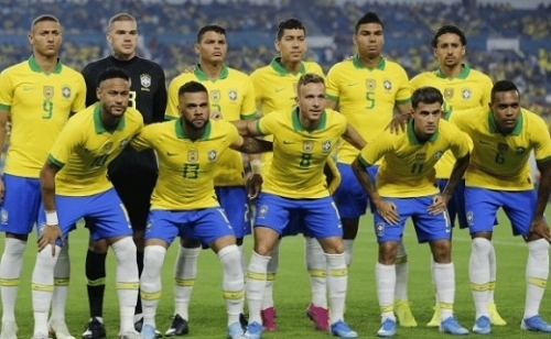 Félidőben továbbra is Brazília a favorit