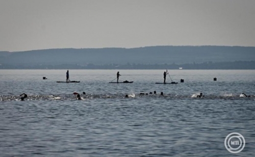 Több mint tízezren teljesítették a Balaton-átúszást