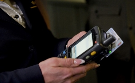 Hétfőtől eSzemélyihez is hozzárendelhető a vasúti bérlet