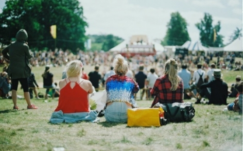 Négy elengedhetetlen kiegészítő a fesztiválszezonra