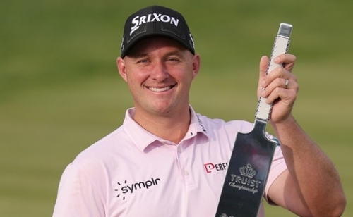 Straka visszalép a FedEx Cup rájátszás második fordulójától