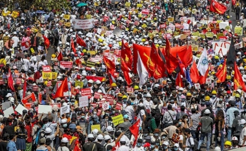 Folytatódnak a mianmari tüntetések