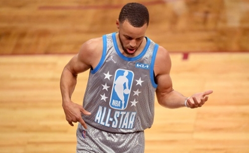 James csapata nyerte az All Star gálát, Curry az MVP