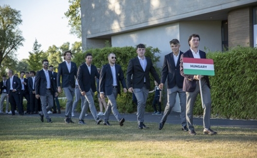 Bertényi varázslat és esőszünet a nyitónapon