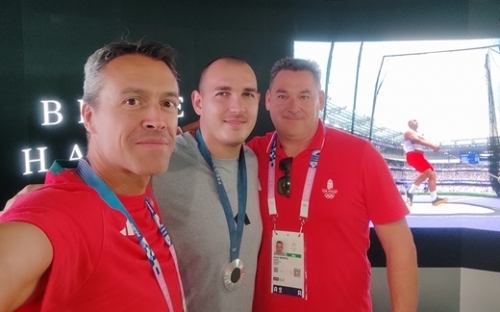 A golfban nehéz egyszerre bevállalósnak és higgadtnak maradni