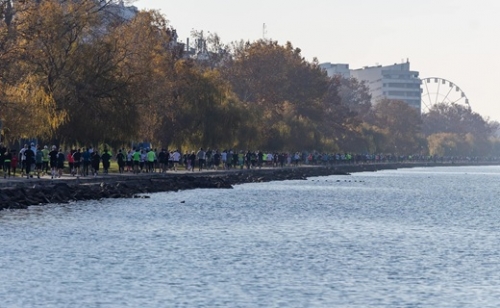 Több mint ötezren futottak a hétvégén a Balatonnál