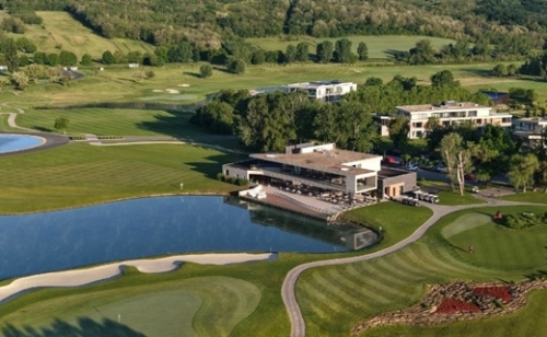 Páros scramble-lel rajtol a 2026-os szezon a Zala Springsen