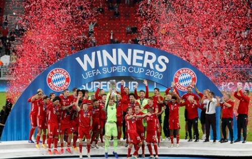 Döntött az UEFA: visszaengedik a nézőket a BL-ben is