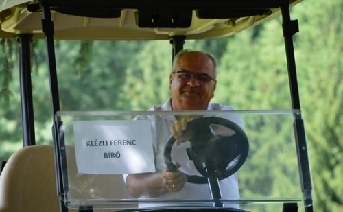 Figyelem! Bíró a pályán