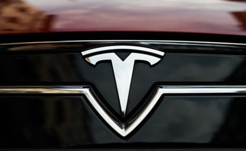A Tesla piaci tőkeértéke három hónap után először 1000 milliárd dollár alatt