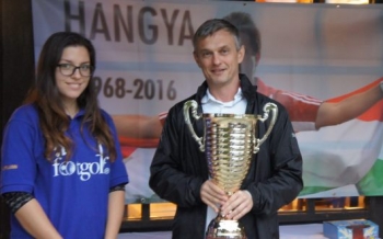 Reszkessenek a B betűsök, jön Zs!