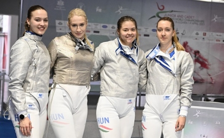 Nagy fordítással aranyérmes a junior női kardcsapat