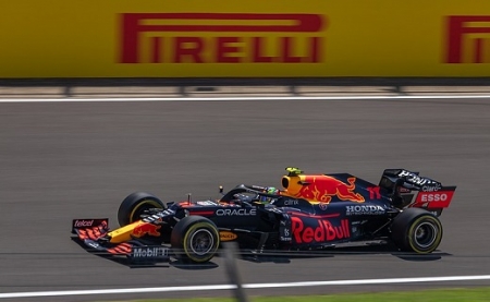 Pérez győzött Szingapúrban